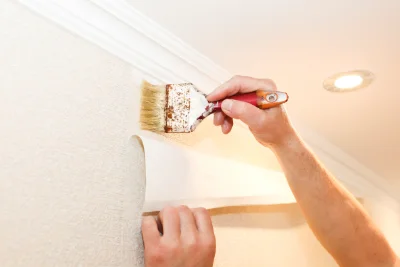 Pose de papier peint à Hédé-Bazouges — revêtements muraux et toiles de verre